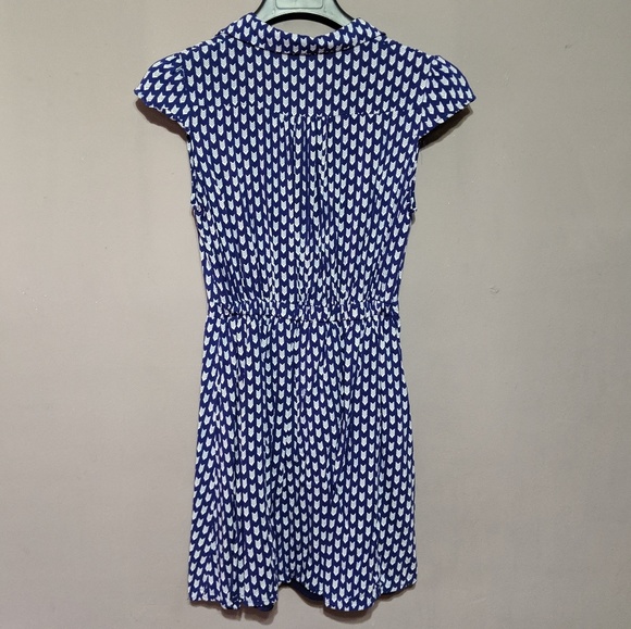 Blue dress with white arrow pattern - Picture 2 of 4